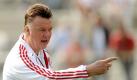 Er fordert ein Sie nicht nur seiner Spieler vehement ein: Bayern-Trainer Louis van Gaal. Zudem sagt der Niederländer selbst, dass seine Töchter ihn siezen müssen. Foto: dapd