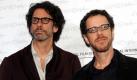 Joel (links) und Ethan Coen treten in der Öffentlichkeit nahezu immer im Doppelpack auf. Die Brüder arbeiten seit Jahren erfolgreich zusammen - als Regisseure, Produzenten und Drehbuchschreiber. Zu ihren großen Erfolgen zählen The Big Lebowski, No Country For Old Men, A Serious Man und zuletzt True Grit. Foto: dpa