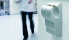 Weil die Luft vorher gefiltert wird, werden die Hände hygienisch getrocknet. Foto: Dyson
