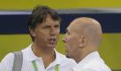 Bundestrainer Dirk Lange (r) und DSV-Leistungssportdirektor Lutz Buschkow wollen mit Britta Steffen reden. Foto: dpa