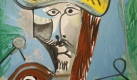 Ein Mitarbeiter von Sotheby's hält ein Gemälde von Pablo Picasso in den Händen. Das Gemälde wird im November in New York versteigert werden. Der Wert wird auf Peis von 5,5 bis 8 Millionen Euro geschätzt. Foto: ap