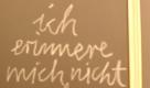 Erinnerung: Heute versucht ein Kunstprojekt Jugendlichen die Greultaten der Nazis näher zu bringen. Klaus Steinke malte dafür Worte und Sätze auf Tafeln. Foto: news.de