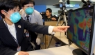 Auch am Flughafen Incheon unweit von Seoul werden ankommende Passagiere mittels des Wrmescanners auf Fieber getestet. Experten halten diese Methode allerdings fr zu ungenau.  Foto: dpa