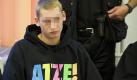 Der wegen Totschlags Angeklagte Gerd W. sitzt am Dienstag (03.08.10) im Landgericht in Halle/ Saale auf der Anklagebank. Der 19-Jaehrige aus Halle muss sich seit Dienstag wegen Totschlags vor dem Landgericht verantworten. Mit ihm auf der Anklagebank sitzt der gleichaltrige Schwager des Opfers, dem Koerperverletzung und unterlassene Hilfeleistung zur Last gelegt werden. Der Hauptangeklagte soll laut Staatsanwaltschaft am 06.02.10 in Halle einen 47 Jahre alten Mann nach einem Trinkgelage erschlagen haben. (zu ddp-Text) Foto: Jens Schlueter/ ddp Foto: ddp