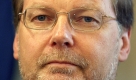 Der ehemalige SPD-Bundestagsabgeordnete Hans-Jürgen Uhl sitzt am Donnerstag (14.06.07) im Amtsgericht in Wolfsburg. Im zweiten Prozess der VW-Affäre um Lustreisen auf Firmenkosten muss sich von heute an Uhl vor Gericht verantworten. Er will in dem Prozess vor dem Amtsgericht Wolfsburg ein umfassendes Geständnis ablegen. Die Staatsanwaltschaft wirft Uhl unter anderem wegen der Teilnahme an Lustreisen auf Firmenkosten Beihilfe zur Untreue vor

 Foto: dpa