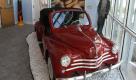 Marylin grüßt: Schnuckeliges, rotes Renault 4CV Cabrio. Foto: pi
