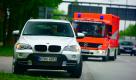Ist der Wagen mit dem bewusstlosen Fahrer sicher auf dem Seitenstreifen angekommen, wird automatisch ein Notruf mit entsprechenden Fahrzeugkoordinaten abgesandt. Foto: press-inform