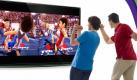 Spielen ohne lästigen Controller in der Hand: Microsoft setzt beim neuen Steuerungssystem Kinect, dass aus Kameras und Sensoren besteht, auf totale Bewegungsfreiheit. Das soll vor allem Casual Gamer an die Xbox 360 locken. Doch die Rechnung hat der Konzern offenbar ohne die Spieler gemacht: 150 Dollar sind einfach zu teuer. Die Vorbestellung sind eingebrochen. Foto: dpa