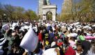 Reges Interesse am «Pillow Fight Day» in New York. Foto: Peter Foley Foto: dpa