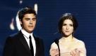 A handout picture provided by the Academy of Motion Picture Arts and Sciences on 08 March 2010 shows US actors Zac Efron (L) and Anna Kendrick (R) during the 82nd Annual Academy Awards at the Kodak Theater in Hollywood, California, USA, 07 March 2010. The Oscars are awards presented for outstanding individual or collective efforts in up to 25 categories in filmmaking
 Foto: dpa