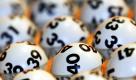 Für drei Berliner ist der große Traum aller Lotto-Spieler 2009 Wirklichkeit geworden. Sie wurden dank der richtigen Zahlen auf ihren Tippscheinen zu Millionären. Den höchsten Einzelgewinn von 1,1 Millionen Euro fuhr ein Tipper aus Köpenick beim Spiel 77 ein. Zwei Spieler aus Neukölln gewannen im Lotto 6 aus 49 je eine Million Euro. Foto: ddp