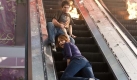 Die Flucht über die Rolltreppe könnte für Nick und Lori zum Verhängnis werden. Foto: Warner Bros. Pictures