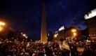 Argentinische Fußballfans feiern in Buenos Aires den3:1-Sieg beim Achtelfinalspiel gegen Mexiko. Im nun folgenden Viertelfinalspiel am kommenden Samstag muss Argentinien gegen die deutsche Nationalelf ran.   Foto: ap