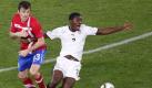 In der 74. Minute hielt Aleksandar Lukovic Ghanas Asamoah Gyan am Arm und musste dafür die Gelb-Rote Karte hinnehmen. Foto: ap