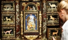 Aus dem 17. Jahrhundert stammt dieser Schrank des italienischen Meisters Domenico Cucci. In London wird das Schmuckstück nun beim Auktionshaus Christie's bei einer Versteigerung angeboten - und soll dabei einen Preis von stolzen 4,3 Millionen Euro erzielen. Foto: AP