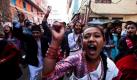 In Kathmandu wird gefeiert: Die Newar, einer der vielen ethnischen Gruppen in Nepal, zelebrieren Neujahr. Heute Morgen zogen viele Menschen durch die Straßen und sangen Nhu Daya Bhintuna, zu deutsch: Frohes Neues Jahr.  Foto: dpa
