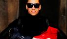 Black Eyed Peas Mitglied Taboo posiert in Tokyo mit Sneakers, die er selbst entworfen hat. Foto: dapd