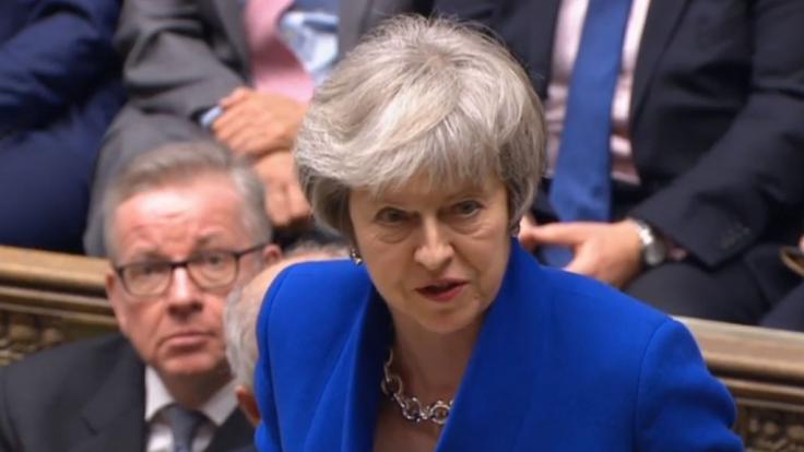 Die britische Premierministerin Theresa May bleibt vorerst an der Macht.