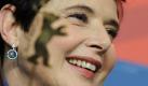 Die Präsidentin der Berlinale-Jury, Isabella Rossellini, ganz im Zeichen des Bären. Aber auch auf der Leinwand ist sie dabei:Der Film Late Bloomers, in dem sie an der Seite von William Hurt spielt, wird heute Abend in der Sektion Berlinale Special im Friedrichtstadtpalast gezeigt. Foto: dpa