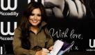 Die englische Sängerin Cheryl Cole ist inzwischen so populär, dass sie für ihre Auftritte Höchstgagen verlangen kann. Wie der Daily Mirror im Internet berichtet, soll die 27-Jährige am Wochenende nicht weniger als 220.000 Pfund (gut 250.000 Euro) dafür bekommen haben, dass sie sich gerade einmal 35 Minuten bei einem privaten Ball gezeigt hat. Bei einem solchen Stundenlohn ist es nicht weiter verwunderlich, dass sie sich teuerste Designermode leisten kann. Bei besagtem Fest trug sie einen goldenen, mit funkelnden Steinen besetzten Einteiler, in dem sie eine glänzende Figur gemacht hat. Foto: dapd