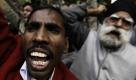 Demonstranten verschiedener linker Parteien protestieren in Neu Delhi gegen die steigenden Lebensmittelpreise. Die Preise kletterten in den vergangenen Monaten enorm. Foto: ap