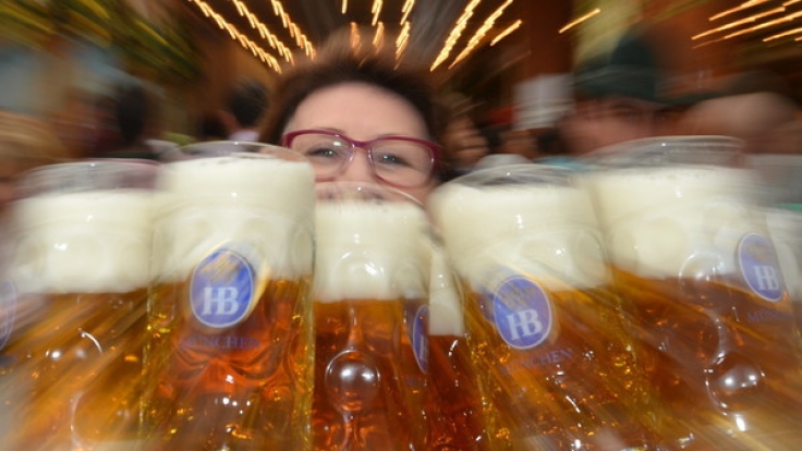 Ein Maß Bier kostet zum Oktoberfest 2017 zwischen 10,60 Euro und 10,95 Euro.