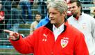 ARCHIV - Der Stuttgarter Trainer Armin Veh (l) und Assistenztrainer Markus Babbel bei einem Testspiel in Hoffenheim am 10.07.2007. Fußball-Bundesligist VfB Stuttgart hat Trainer Armin Veh entlassen. Der Verein habe damit auf die sportliche Talfahrt der Mannschaft in den vergangenen Wochen reagiert, sagte VfB-Sprecher Schraft am Sonntag (23.11.2008) der Deutschen Presse-Agentur dpa und bestätigte damit einen Bericht von «bild.de». Die Betreuung des Teams übernehmen vorerst Ex-Nationalspieler Markus Babbel als Teamchef sowie der frühere VfB-Assistenzcoach Rainer Widmayer als Trainer.  Foto: dpa
