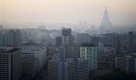 ...gibt es immer wieder Engpässe. Nach Schätzungen der UN sind 40 Prozent der Nordkoreaner unterernährt, mehrfach kam es - auch in den vergangenen Jahren - zu Hungersnöten. Während Diktator Kim ein luxuriöses Leben mit Banketten und Privatkino führt, ist der Alltag für seine Bürger weit grauer - hier die Silhoutte der Hauptstadt. Ob auf der koreanischen Halbinsel... Foto: ap