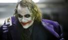 ARCHIV - Joker (Heath Ledger) zieht in einer Szene aus 'Batman - The Dark Knight' einen Joker (undatierte Filmszene). Die Vorauswahl der gestrengen Oscar-Juroren für die 81. Preisverleihung wird am Donnerstag (22.01.2009) mit besonderer Spannung erwartet - in der Königskategorie des «Besten Films» könnte es zu einem aufregenden Zweikampf zwischen David und Goliath kommen, wenn das einfühlsame Sozialdrama «Slumdog Millionär» und der Batman-Blockbuster «The Dark Knight» auf die Nominierungsliste kommen. Foto: Warner (zu dpa-Korr. 'Slumdog gegen Batman - Spannung vor den Oscar-Nominierungen' vom 20.01.2009) ACHTUNG: Verwendung nur für redaktionelle Zwecke im Zusammenhang mit der Berichterstattung über diesen Film! +++(c) dpa - Bildfunk+++
pixel Foto: dpa
