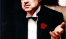 Marlon Brando hat zwar keine indianischen Wurzeln, zur Oscarverleihung 1973, wo er die Trophe fr seine Darstellung des Paten erhalten sollte, schickte er jedoch an seiner statt die indianische Schauspielerin Sacheen Littlefeather. Diese verlas gekleidet als Apachen-Frau seine Verzichtserklrung auf den Oscar: Er wolle mit dieser Geste auf die unterdrckten Brgerrechte der Indianer aufmerksam machen. Foto: dpa