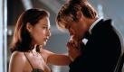 Obwohl Brad Pitt in Rendezvous mit Joe Black (1998) ihrem Vater den Tod bringt, verliebt sich Claire Forlani als Unternehmertochter Susan Parrish in den geheimnisvollen Mann. Schließlich weiß sie nicht, wer er ist und was er will. Das ist bei jemandem wie Brad Pitt wohl auch egal. Foto: ddp images
