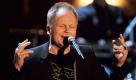 Herbert Grönemeyer tritt am 13.12.2008 in der ZDF-Show 'Wetten, dass...?' in Stuttgart auf. Herbert Grönemeyers Comeback-Platte «Mensch» ist das erfolgreichste Album des Jahrzehnts. Kein anderes Album wurde im ersten Jahrzehnt des neuen Jahrtausends in Deutschland häufiger verkauft, wie das Marktforschungsunternehmen media control am Freitag (18.12.2009) in Baden-Baden mitteilte.
 Foto: dpa
