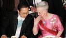 epa02728150 A picture made available on 12 May 2011 shows South Korean President Lee Myung-bak (L) and Danish Queen Margrethe II (R) converse during a state dinner at Fredensborg Palace in Copenhagen on May 11. Lee came here earlier in the day for a two-day state visit for 'green growth' diplomacy. EPA/YONHAP NEWS AGENCY +++(c) dpa - Bildfunk+++  Foto: dpa