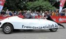 Die Seifenkiste vom Team Fantomas gegen Interpol startete am Samstag (02.07.11) in Dresden beim 11. Saloppe Seifenkistenrennen Prix de Saloppe. 13 selbstgebaute Fahrzeuge starteten bei der Spassveranstaltung auf der 400 Meter langen, abschüssigen Strecke.
 Foto: dapd