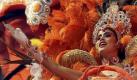Weltbekannt ist Rio durch seinen Karneval. Jedes Jahr im Februar zeigen die Samba Schulen neue Kostüme und Motive, an denen sie oft ein ganzes Jahr gearbeitet haben. Dadurch, dass in dieser Jahreszeit in Rio Sommer ist, haben die Brasilianerinnen ganz andere Möglichkeiten als zum Beispiel die Rheinländerinnen. Foto: dpa
