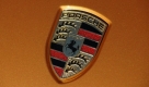 Porsche: In Deutschland Synonym fr sportliche Exklusivitt - weltweit allerdings mehr fr den Cayenne. Im goldenen Lackkleid findet dieser massive Luxuspanzer endgltig zu seiner Bestimmung. Foto: news.de