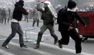 Nahkampf: Griechische Autonome werden von Polizeieinheiten angegriffen. Foto: dpa