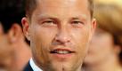 Schauspieler Til Schweiger bringt sich für Nacktszenen gezielt in Form: Ich ernähre mich in solchen Fällen sehr bewusst und treibe viel Sport, damit ich so aussehe, wie es sein sollte, sagte er in einem Interview. Zwei bis drei Monate braucht es, um richtig kernig zu werden. Die Hauptsache sei Ernährung, fügte der Schauspieler hinzu. Viel Eiweiß, keine Kohlenhydrate, kein Alkohol, kein Zucker. Dann schmelzen die Kilos wie von selbst. Foto: dapd