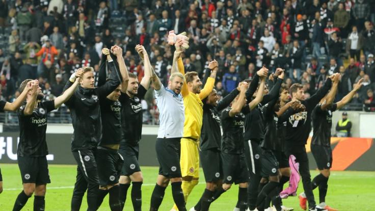 Die Eintracht jubelt nach ihrem 4:1-Sieg gegen Lazio Rom.