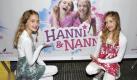 Jana und Sophia Münster schlüpfen in die Zwillingshauptrolle bei Hanni und Nanni. Mit ihnen wird der Kinderbuchklassiker von Enid Blyton modern. Foto: Universal Pictures