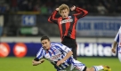 Der Berliner Fabian Lustenberger (r) stoppt Michal Papadopoulos mit einem Foul. Foto: dpa