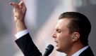 Theo Hutchcraft, Sänger der britischen Synthie-Pop-Band 'Hurts', tritt am Samstag (04.06.2011) beim Festival 'Rock am Ring' auf dem Nürburgring auf. Zu dem dreitägigen Festival erwarten die Veranstalter rund 85.000 Besucher an der Rennstrecke in der Eifel. Foto: Thomas Frey dpa/lrs +++(c) dpa - Bildfunk+++  Foto: dpa