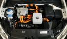 Die im Kofferraum, unter der Rücksitzbank und im Mitteltunnel untergebrachten Lithium-Ionen-Batterie-Elemente haben eine Kapazität von 26,5 Kilowattstunden. Damit soll der 80 Kilogramm leichte Elektromotor maximal 150 Kilometer weit kommen. Foto: pi