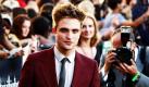 Der britische Twilight-Star Robert Pattinson geht mit Fans und lauernden Paparazzi für gewöhnlich freundlich um. Nach einer privaten Party mit Freunden im kalifornischen Venice Beach wollte er aber mal in Ruhe gelassen werden. Wie der Internetdienst Entertainmentwise berichtet, erklärte der Schauspieler, der ansonsten an Blitzlichtgewitter gewöhnt ist, den Grund für seine Reserviertheit: Es war der einzige Tag in drei Wochen, an dem keine beruflichen Verpflichtungen für ihn anstanden. Foto: ap