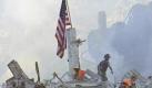 Rettungskräfte suchen am 13.09.2001 auf einem Trümmerhaufen in New York nach Opfern.  Foto: dpa