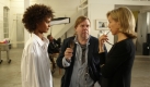 Doch Agentur-Chefin Lucinda (Juliet Stevenson) ist sich nicht sicher, ob Waris die Richtige für die Pirelli-Kalender-Fotos ist. Donaldson hat keine Zweifel. Foto: Majestic Film Verleih/Walter Wehner