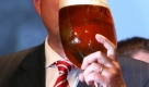 Bundesfinanzminister Peer Steinbrck (SPD) kritisierte im Sommer 2008 die Kindergelderhhung. Er schlug in eine hnliche Kerbe wie Mifelder: Eine Erhhung um acht oder zehn Euro hat den Gegenwert von zwei Schachteln Zigaretten oder zwei groen Pils. Er frchte, das Geld wrde in vielenFllen nicht bei denKindern ankommen. Foto: dpa