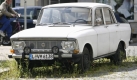 Ein gut erhaltenes Exemplar tradierter russischer Autobaukunst: Ein Moskwitsch auf einer Leipziger Straße. Foto: ddp