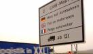 An den Grenzen nach Deutschland werden die Brummifahrer auf die Maut in Deutschland hingewiesen. Die Höhe der Maut richtet sich nach der Schadstoffklasse, der Achszahl des Lkw und der Länge der mautpflichtigen Strecke.  Foto: Toll Collect