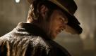 Ein finsterer Kerl mit Cowboyhut (Karl Urban) zieht im Hintergrund die Fäden. Das Mädchen ist bei ihm und er spielt mit ihr ein grausames Spiel. Sie ist der Köder, mit dem er den Priester zu sich locken will. Foto: Sony
